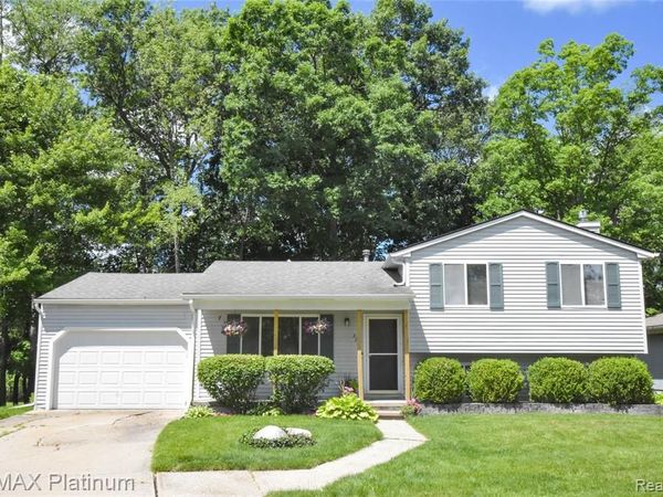 317 Woodlake Drive, Brighton, MI 48116