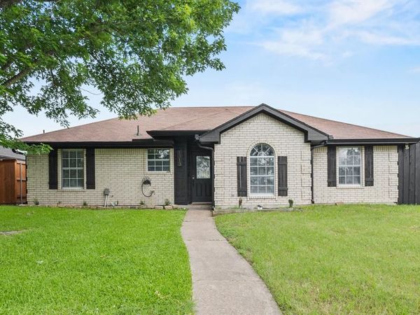 1313 Crosscreek Lane, Seagoville, TX 75159