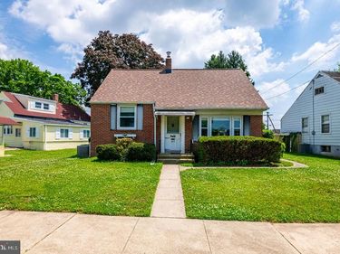 327 NEWPORT AVENUE, READING, PA 19611