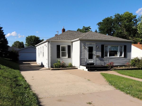 2025 W 3rd Street, Dubuque, IA 52001