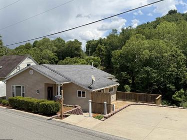 315 Thomas Avenue, Nutter Fort, WV 26301