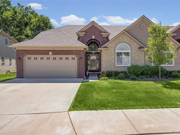 30289 Berghway Trail, Warren, MI 48092