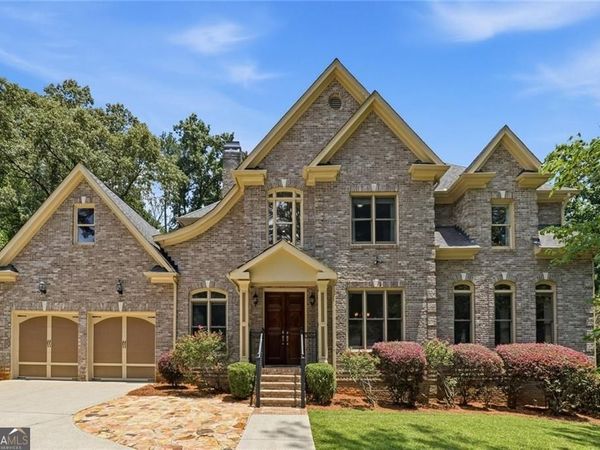 2715 Henderson Road, Tucker, GA 30084
