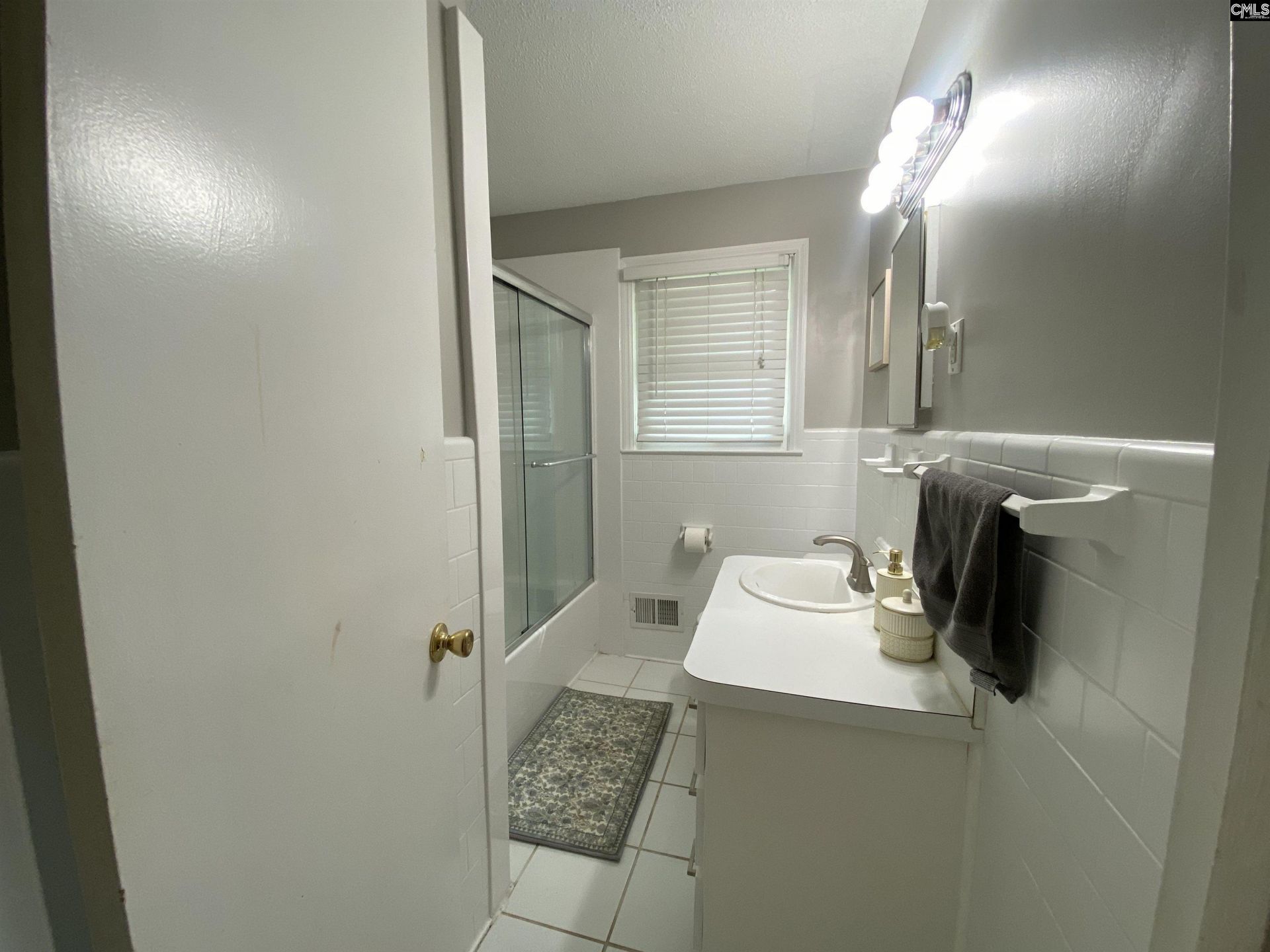 910 Jupiter Station  Photo 11