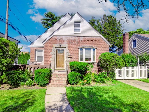 32 Celler Avenue, New Hyde Park, NY 11040