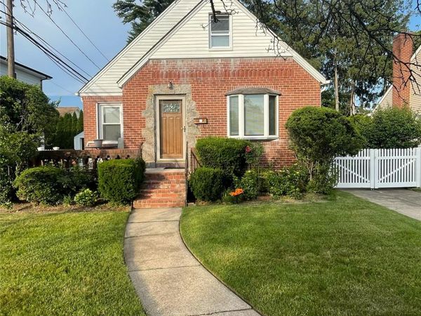 32 Celler Avenue, New Hyde Park, NY 11040