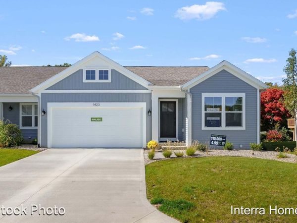 1591 N Village Circle, Kalamazoo, MI 49009