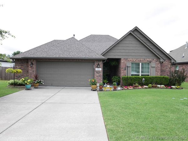 8466 Dunnwood Road , Claremore, OK 74019