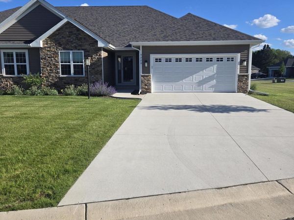 5229 Briarwood Cir, Caledonia, WI 53402