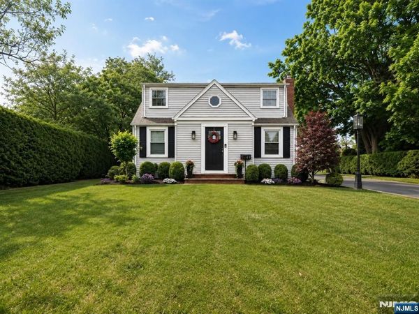 19 Long Avenue, MAHWAH, NJ 07430