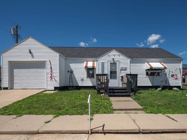 214 1st Street, Keystone, IA 52249