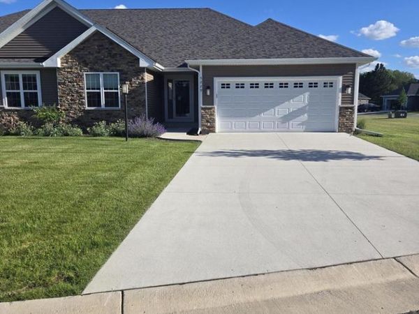 5229 Briarwood CIRCLE, Racine, WI 53402