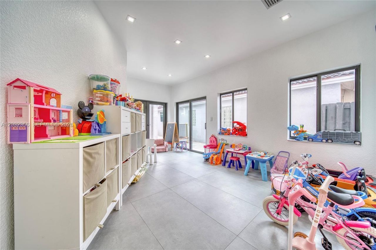 7963 NW 195th Ter , Hialeah, FL 33015 Photo