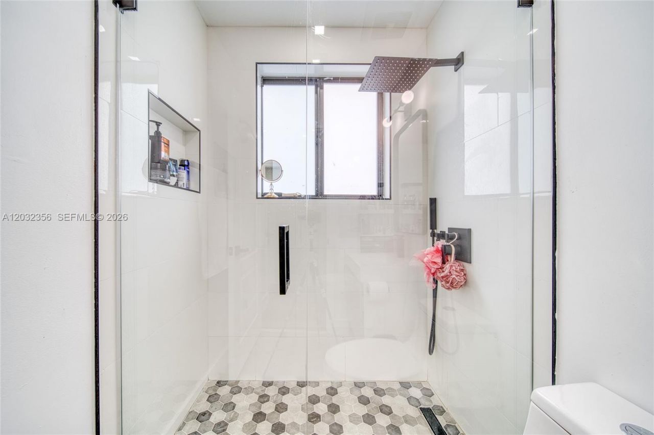 7963 NW 195th Ter , Hialeah, FL 33015 Photo