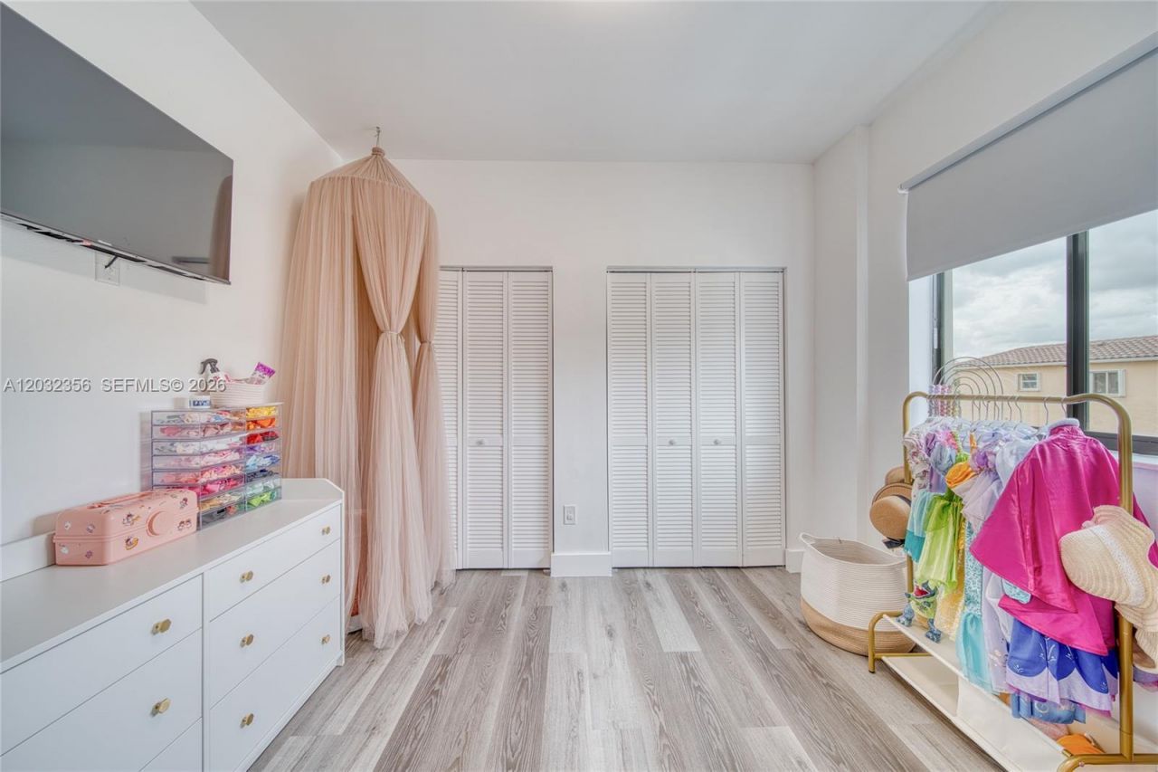 7963 NW 195th Ter , Hialeah, FL 33015 Photo