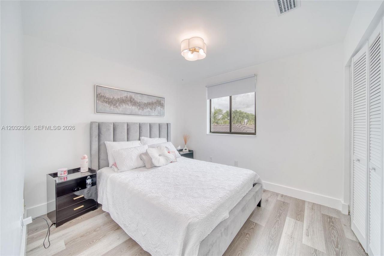 7963 NW 195th Ter , Hialeah, FL 33015 Photo