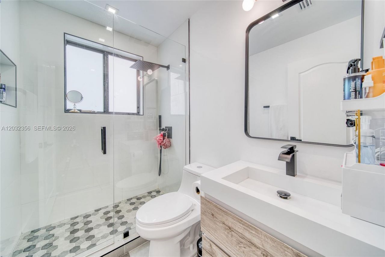 7963 NW 195th Ter , Hialeah, FL 33015 Photo