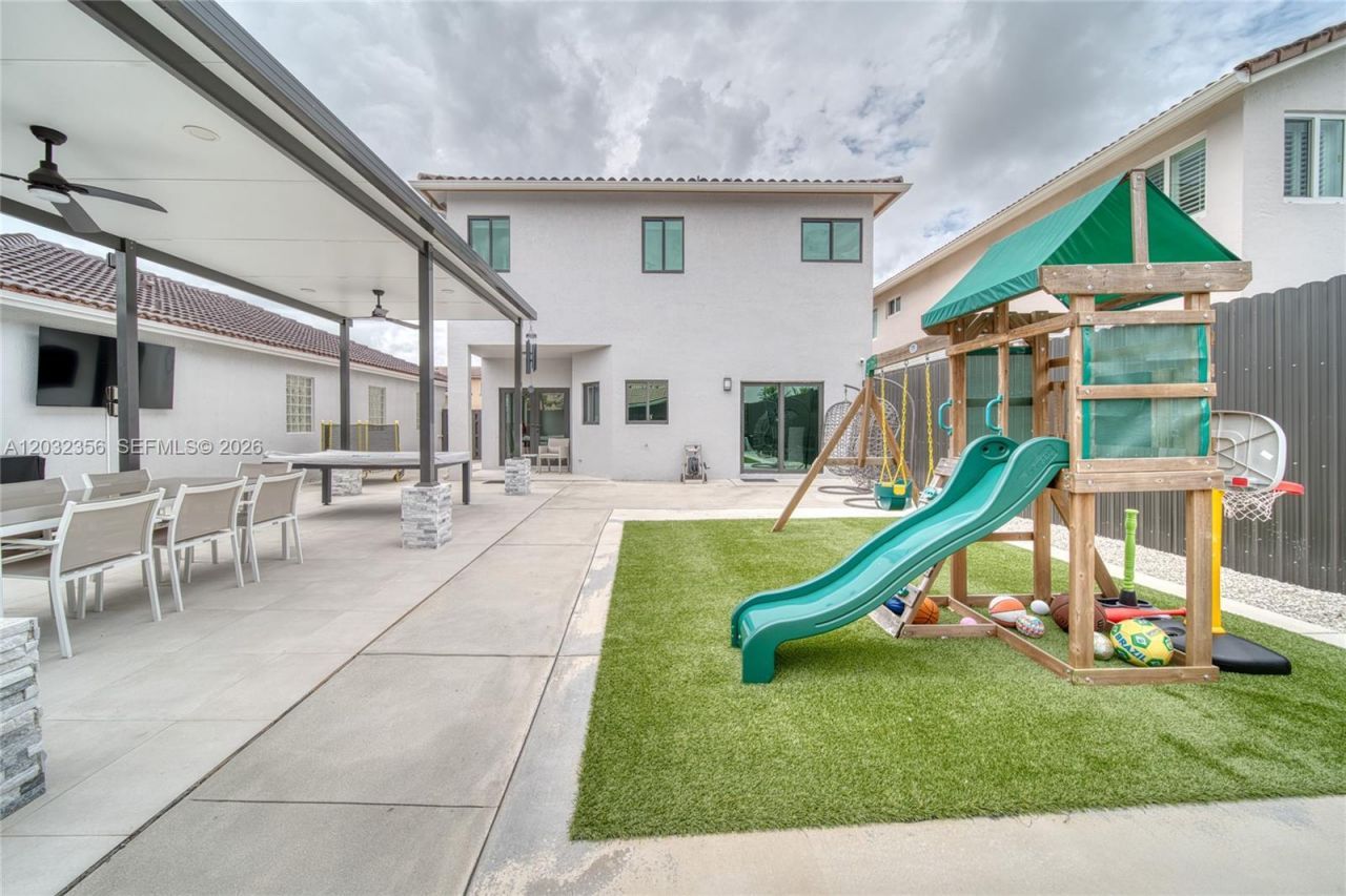 7963 NW 195th Ter , Hialeah, FL 33015 Photo