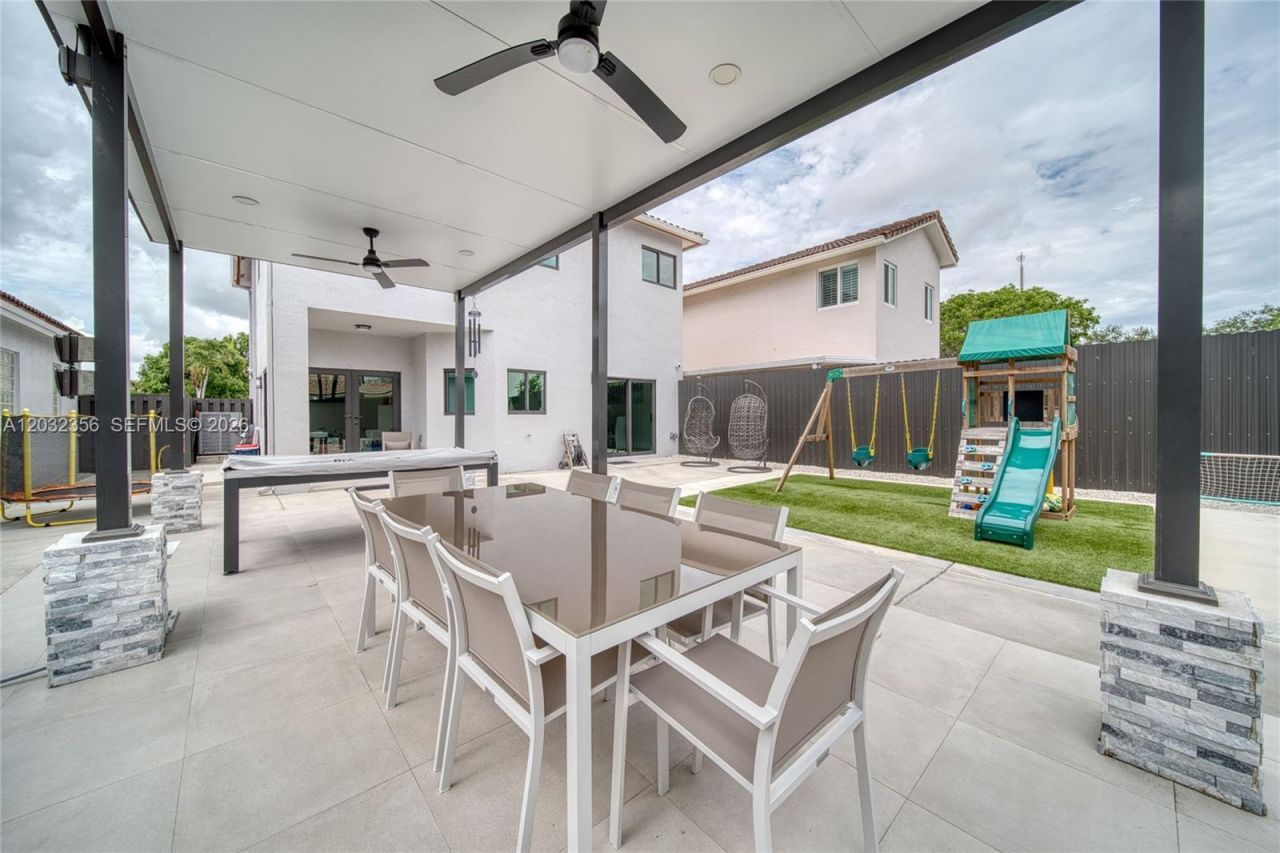 7963 NW 195th Ter , Hialeah, FL 33015 Photo