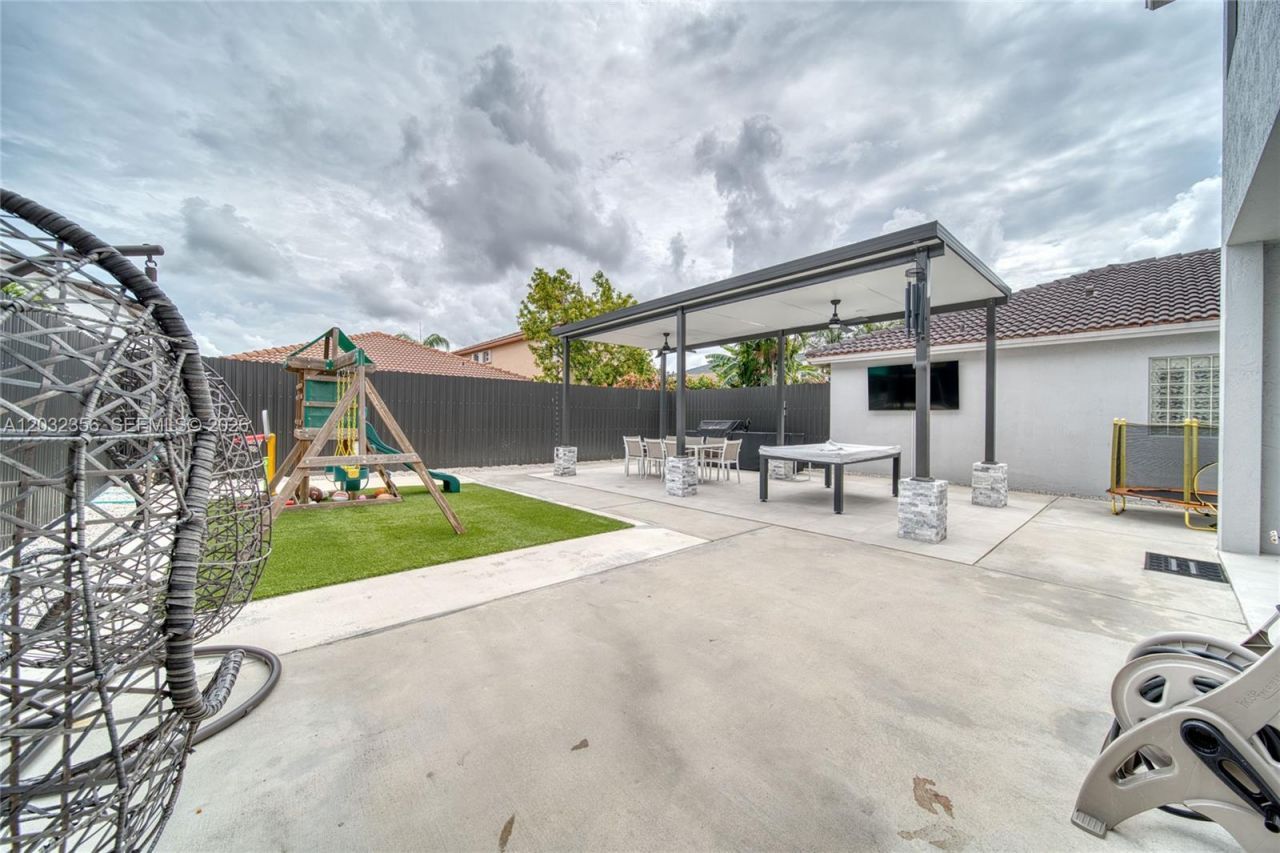 7963 NW 195th Ter , Hialeah, FL 33015 Photo