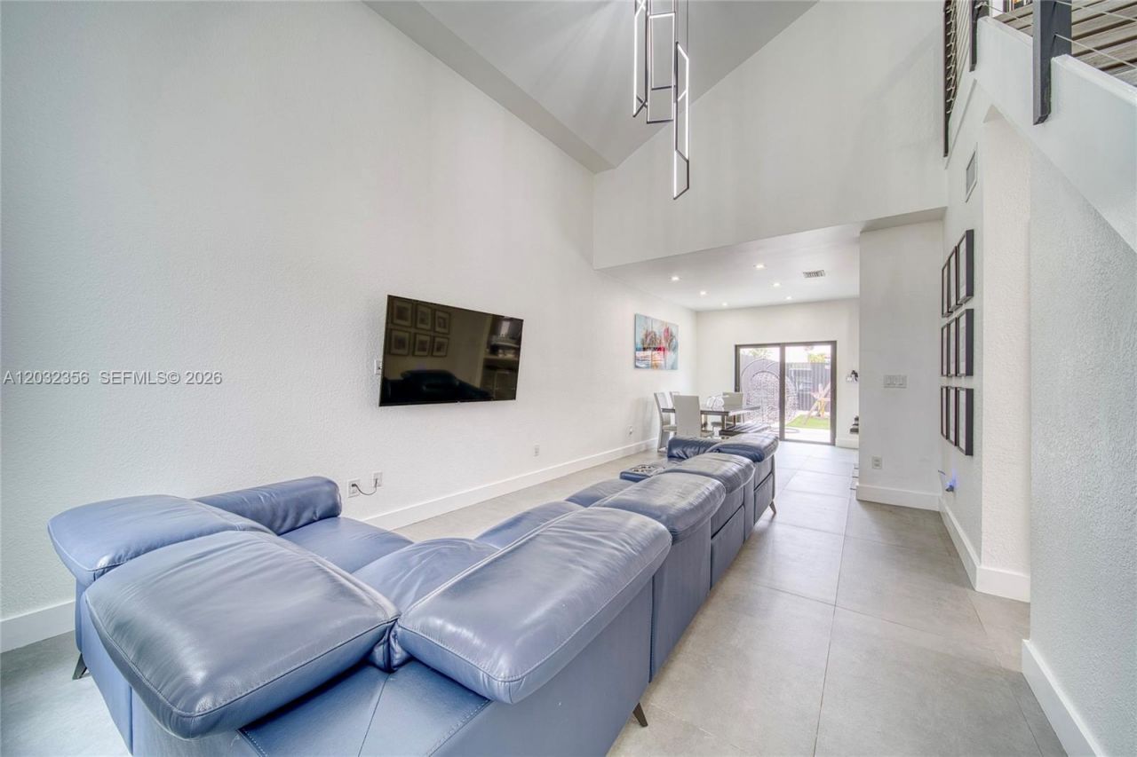 7963 NW 195th Ter , Hialeah, FL 33015 Photo