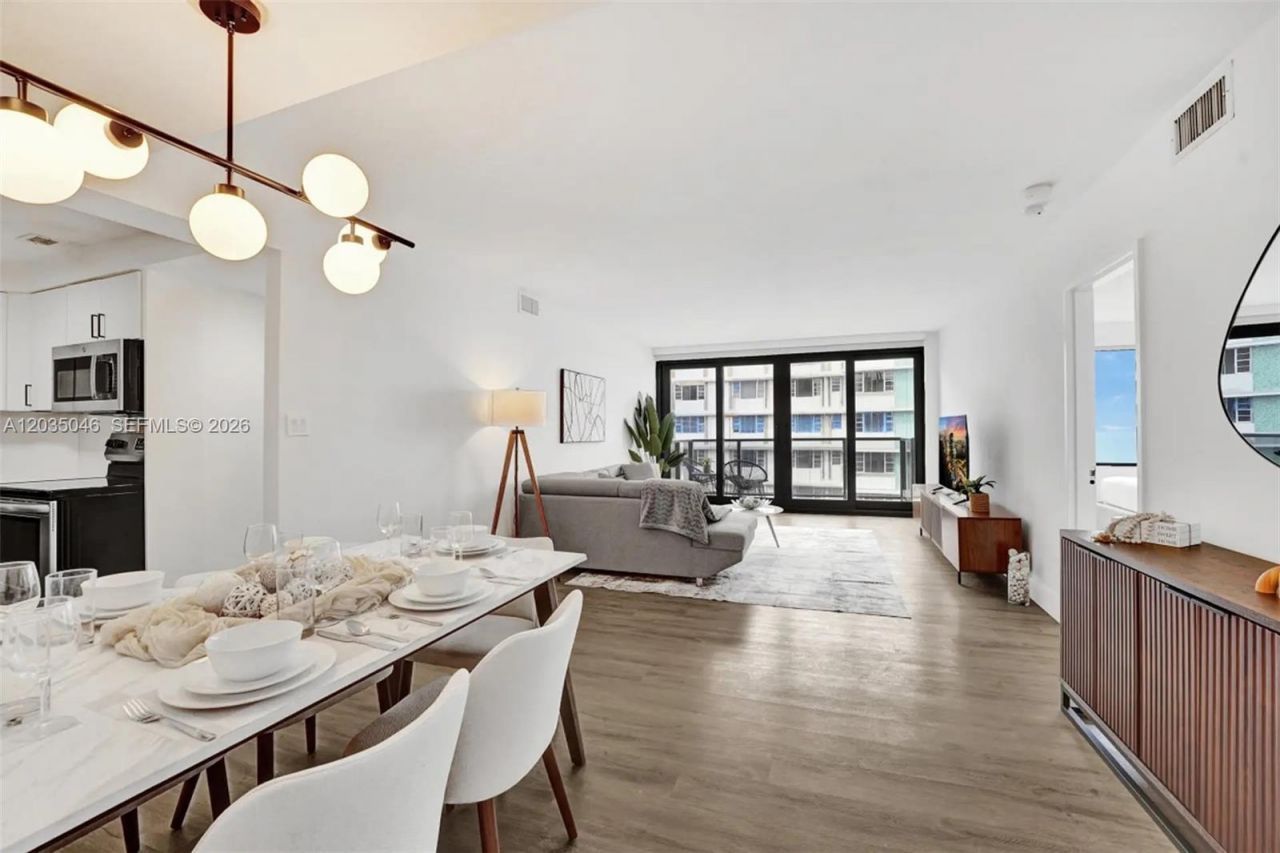 5225 Collins Ave , Unit 1606, Miami Beach, FL 33140 Photo