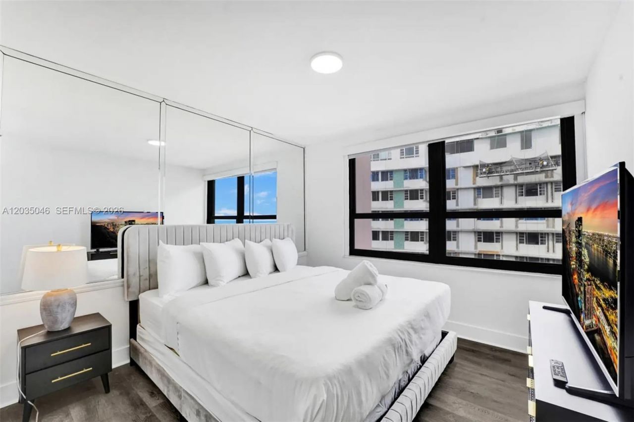 5225 Collins Ave , Unit 1606, Miami Beach, FL 33140 Photo