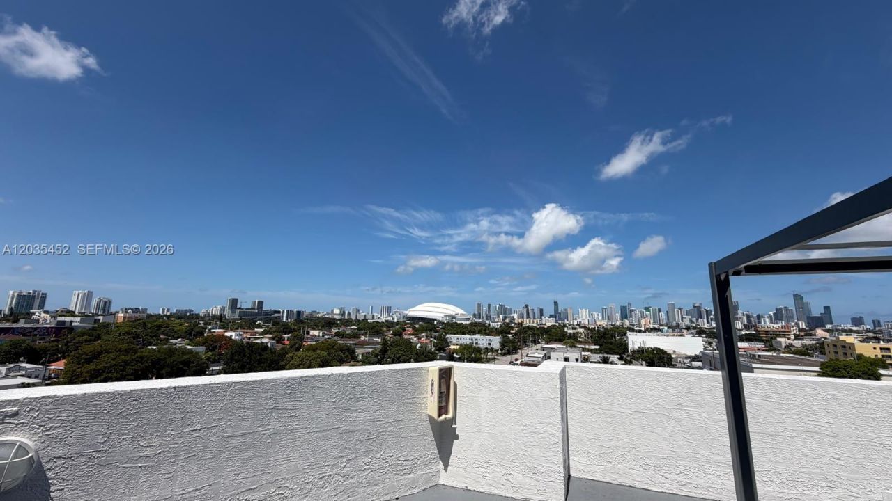1 Glen Royal Pkwy, Unit 1006, Miami, FL 33125 Photo