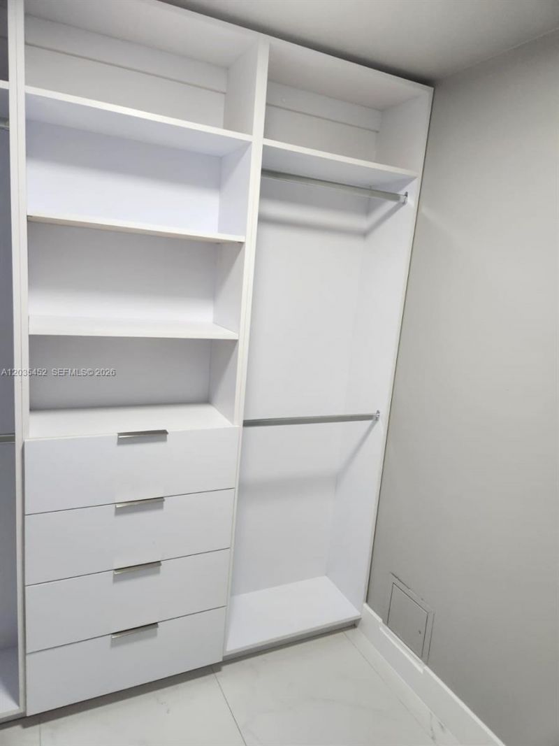 1 Glen Royal Pkwy, Unit 1006, Miami, FL 33125 Photo