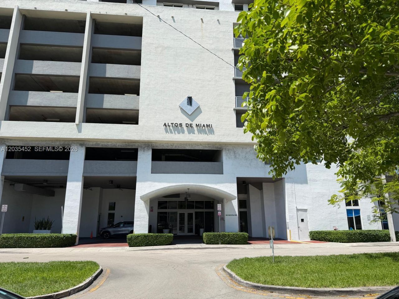 1 Glen Royal Pkwy, Unit 1006, Miami, FL 33125 Photo