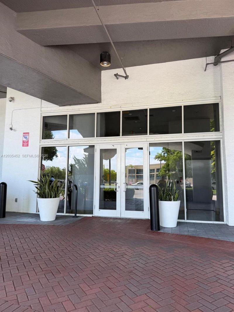 1 Glen Royal Pkwy, Unit 1006, Miami, FL 33125 Photo