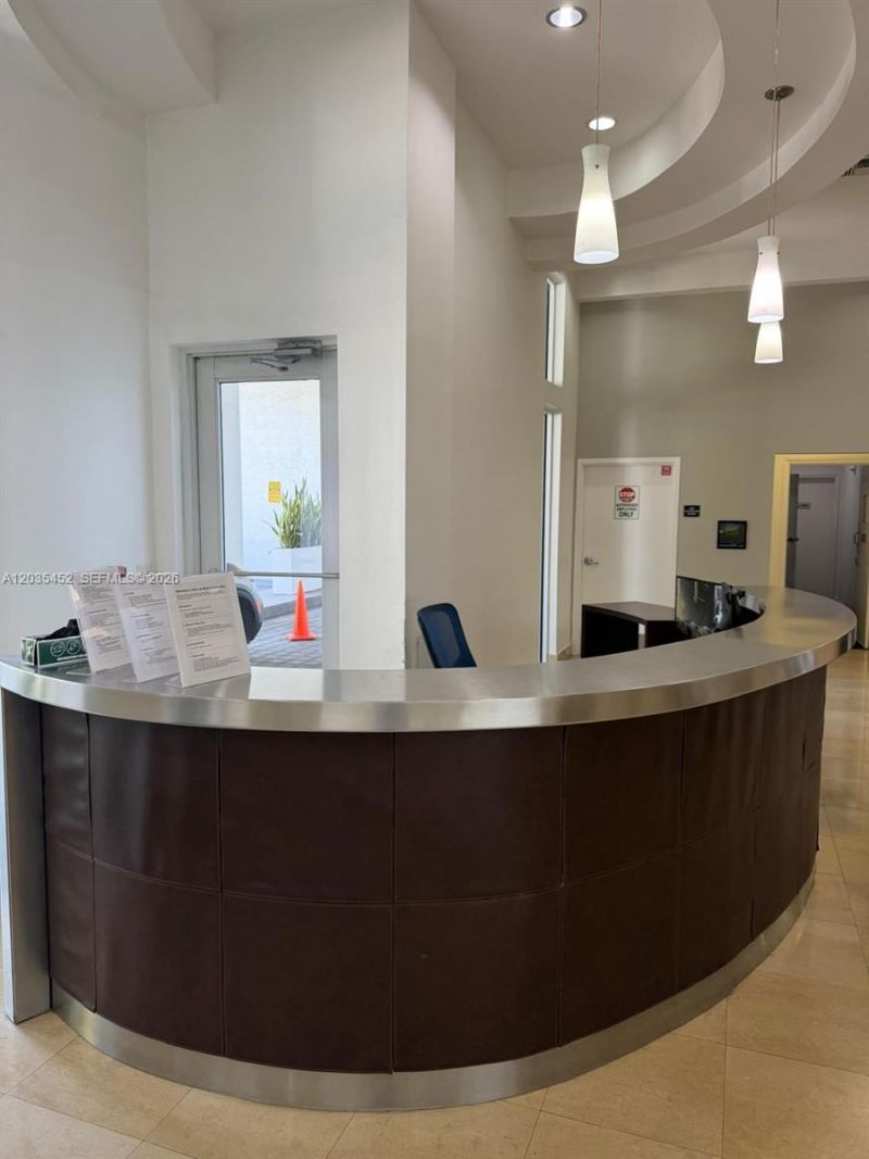 1 Glen Royal Pkwy, Unit 1006, Miami, FL 33125 Photo