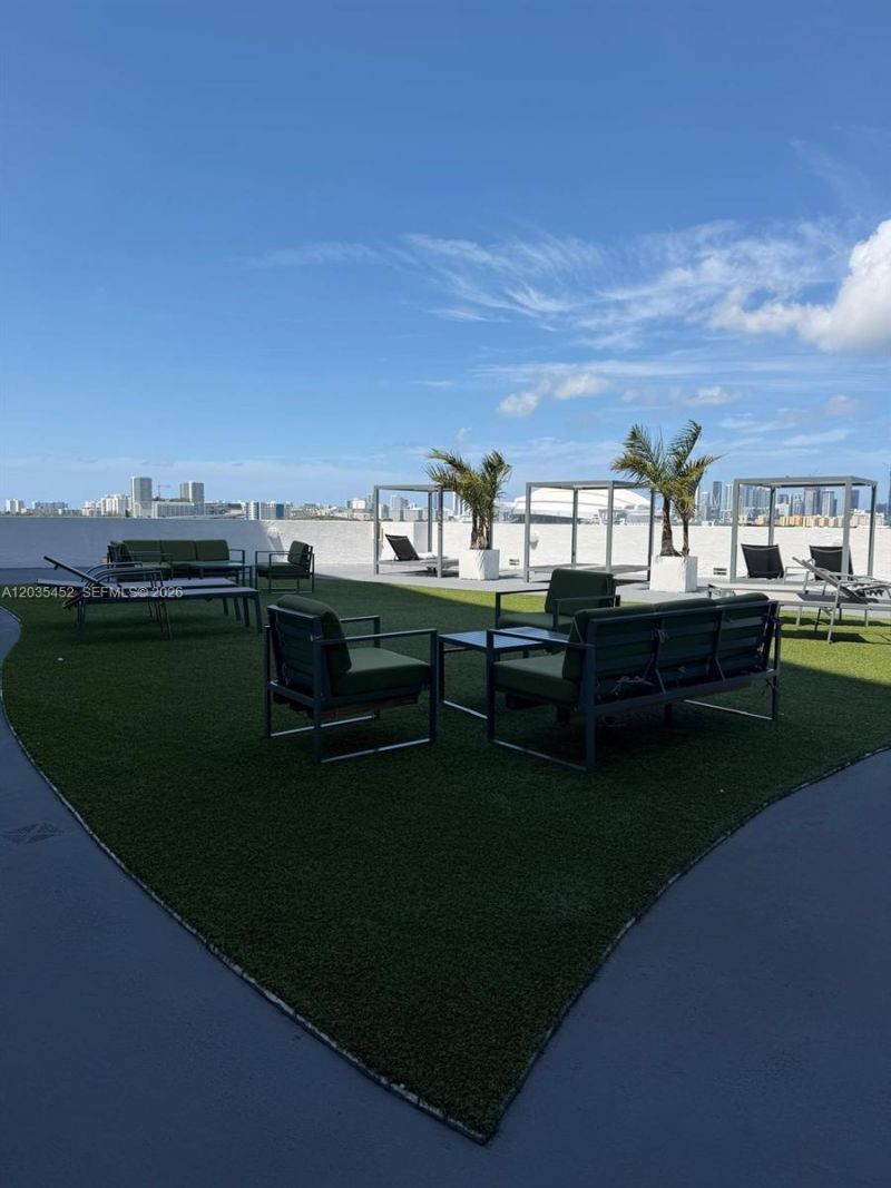 1 Glen Royal Pkwy, Unit 1006, Miami, FL 33125 Photo