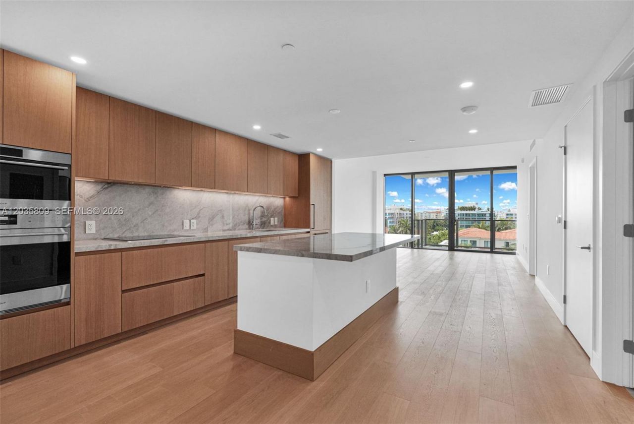 1176 97th St , Unit 707, Bay Harbor Islands, FL 33154 Photo