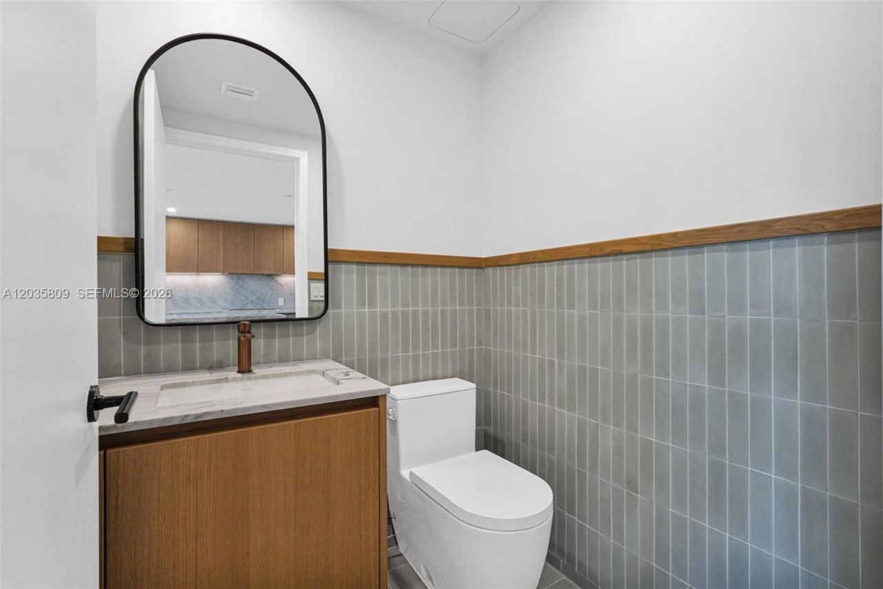 1176 97th St , Unit 707, Bay Harbor Islands, FL 33154 Photo