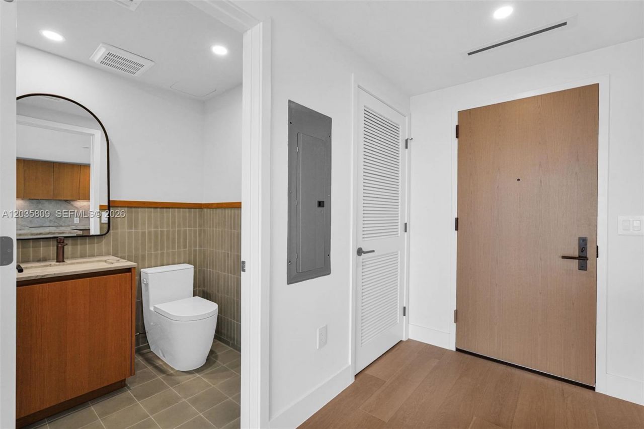 1176 97th St , Unit 707, Bay Harbor Islands, FL 33154 Photo