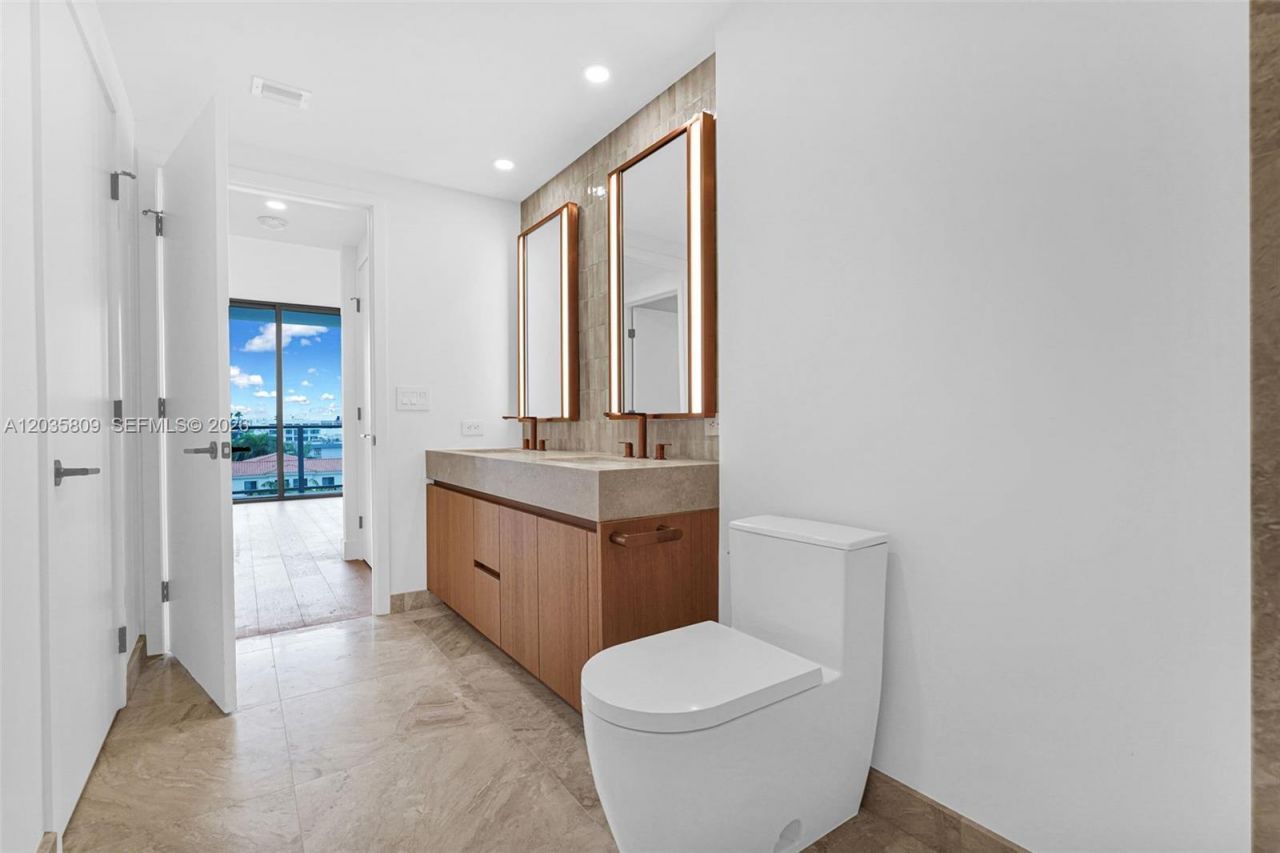 1176 97th St , Unit 707, Bay Harbor Islands, FL 33154 Photo