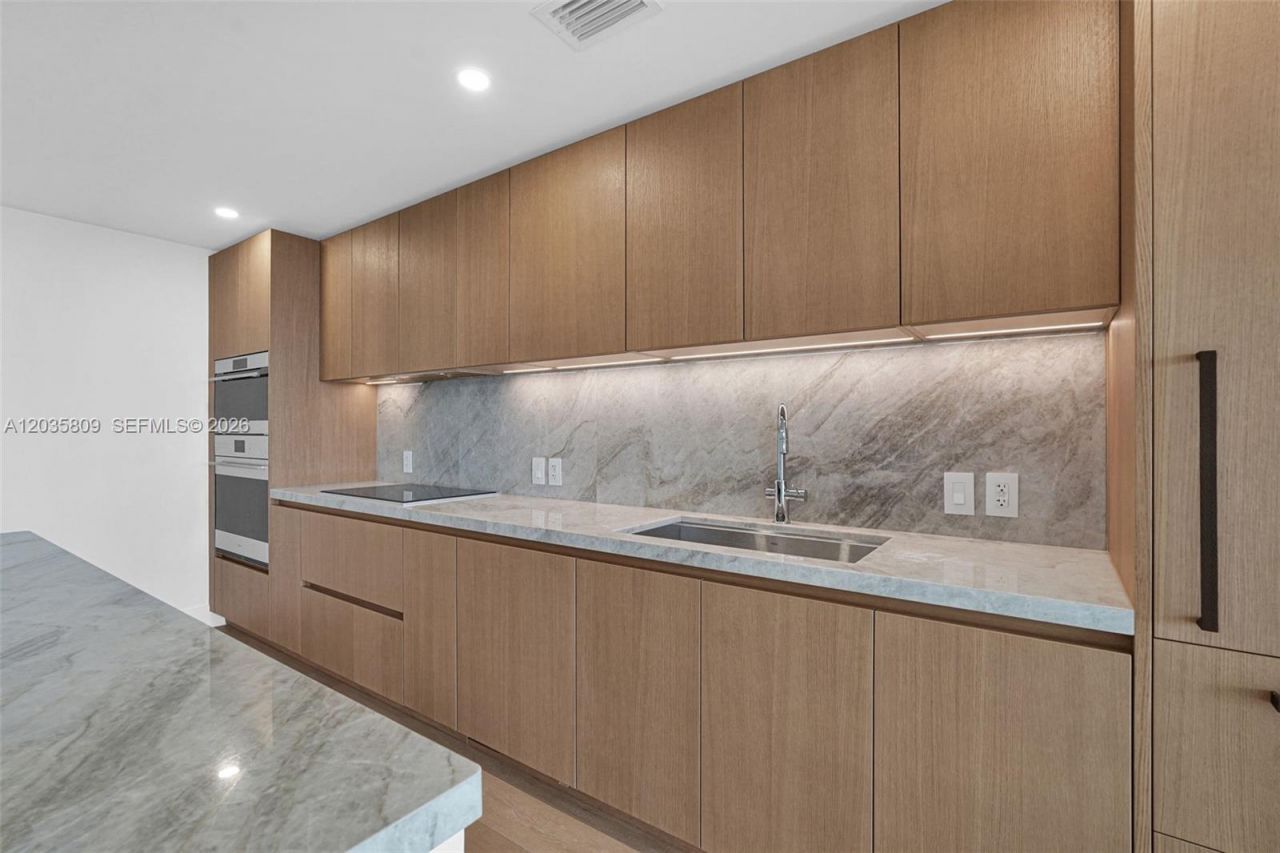 1176 97th St , Unit 707, Bay Harbor Islands, FL 33154 Photo
