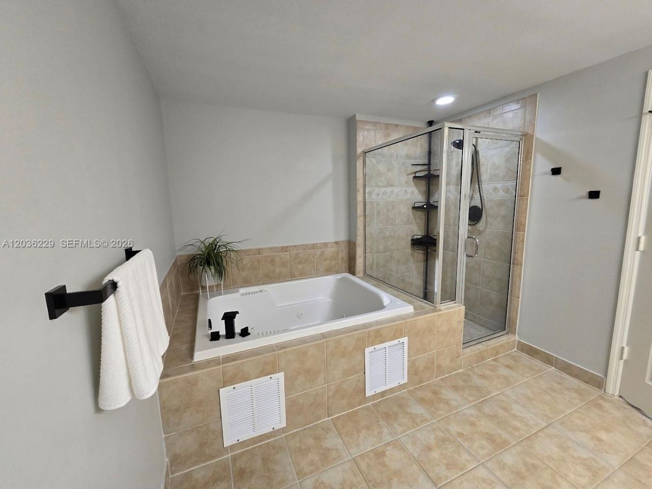888 S Douglas Rd , Unit 605, Coral Gables, FL 33134 Photo
