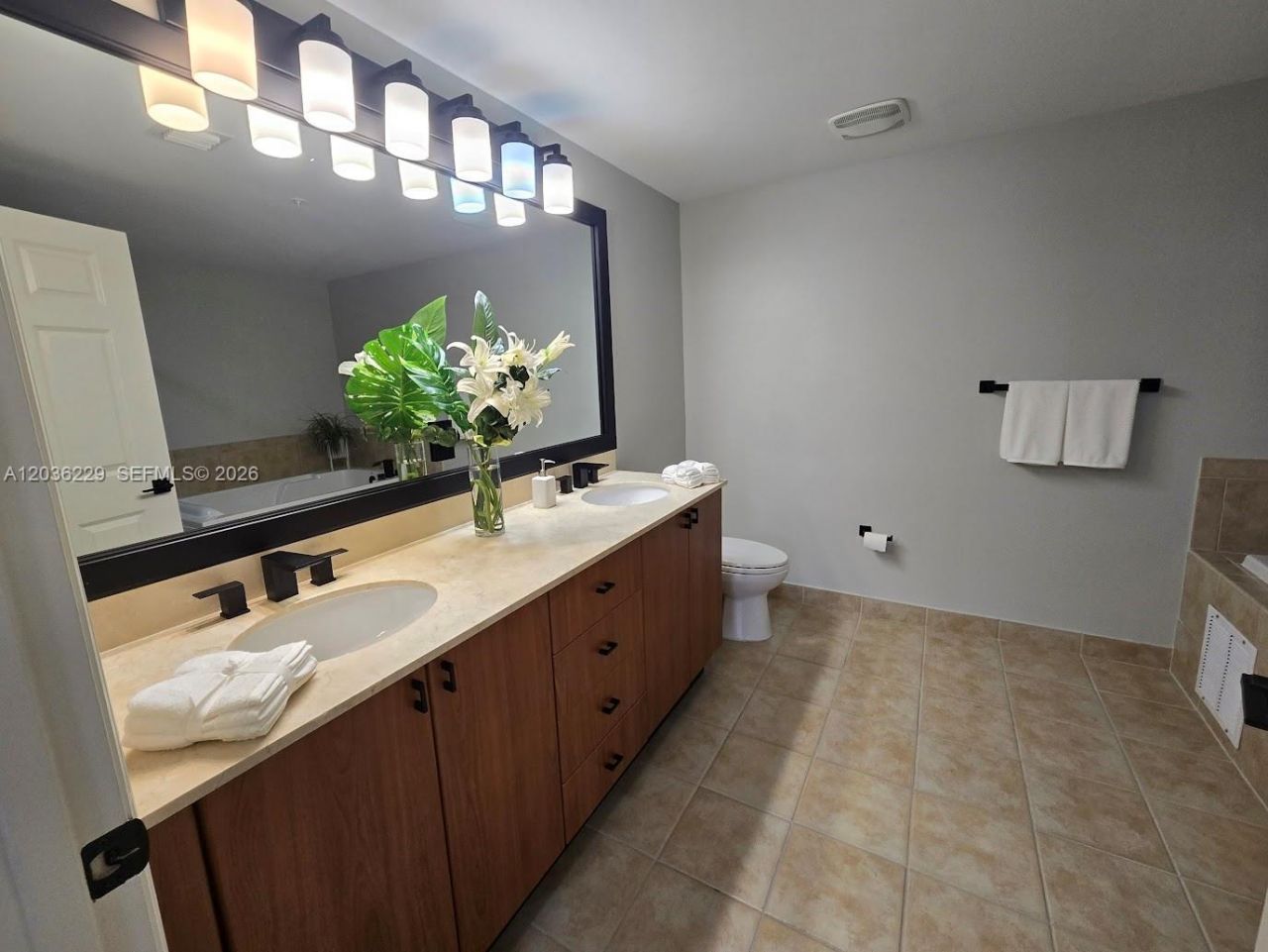 888 S Douglas Rd , Unit 605, Coral Gables, FL 33134 Photo