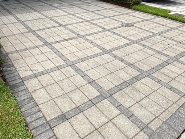 7117 NW 103rd Path , Doral, FL 33178