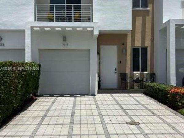 7117 NW 103rd Path, Doral, FL 33178