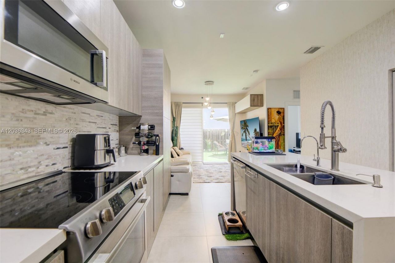 7117 NW 103rd Path, Doral, FL 33178 Photo