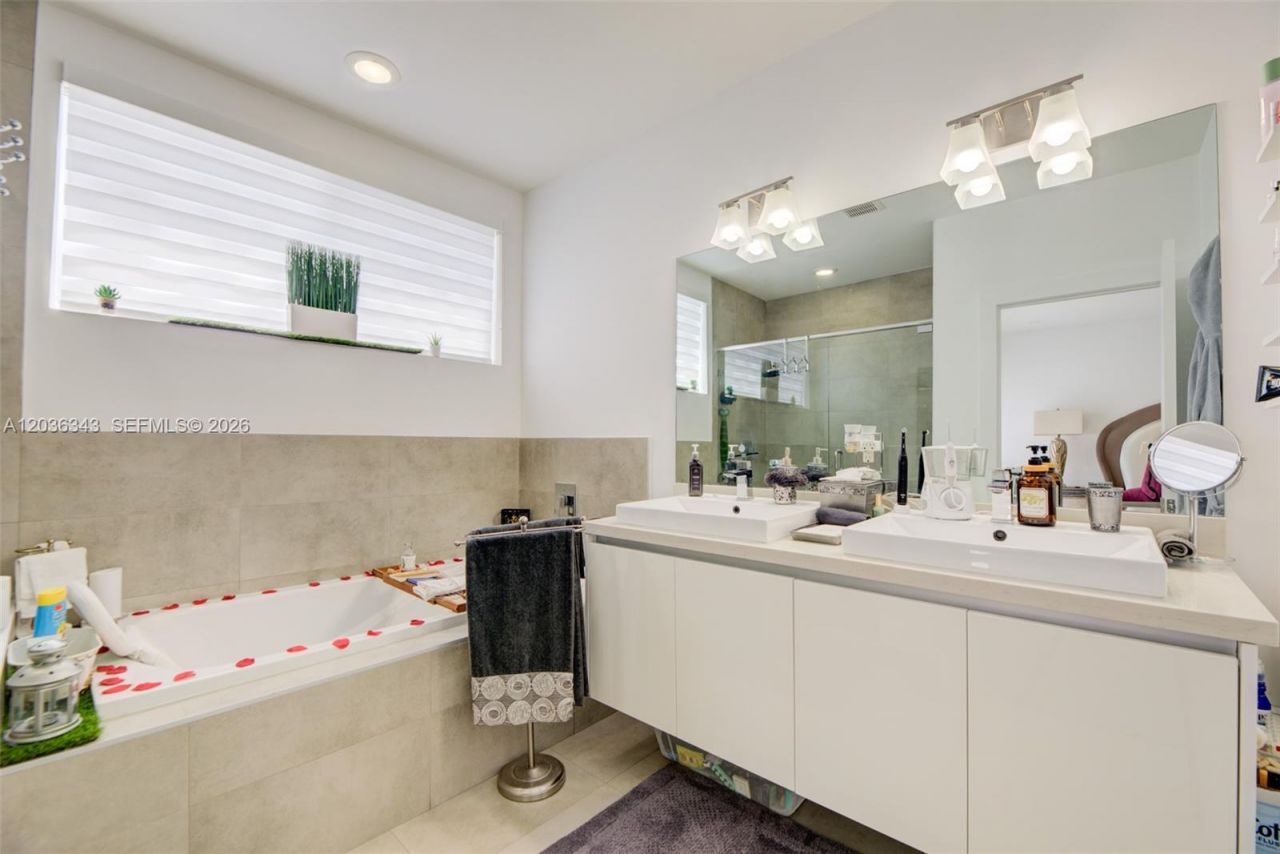 7117 NW 103rd Path, Doral, FL 33178 Photo