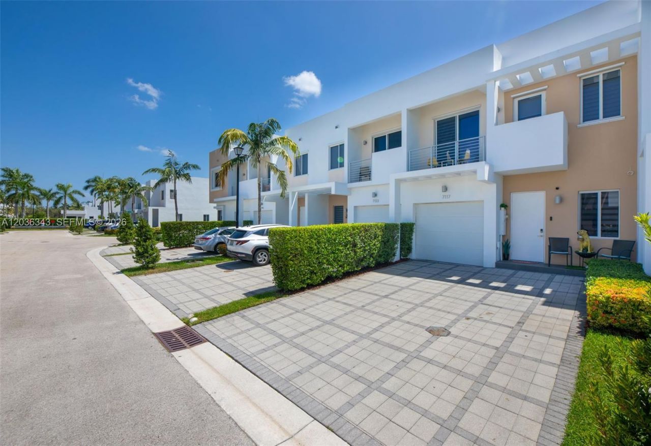 7117 NW 103rd Path, Doral, FL 33178 Photo