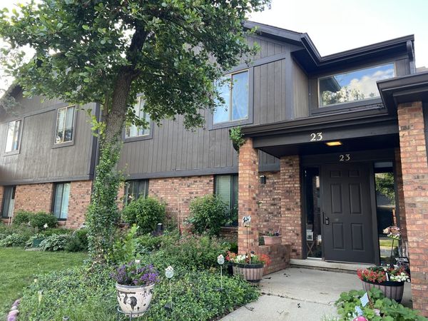 23 Creekside Circle , Unit D, Elgin, IL 60123