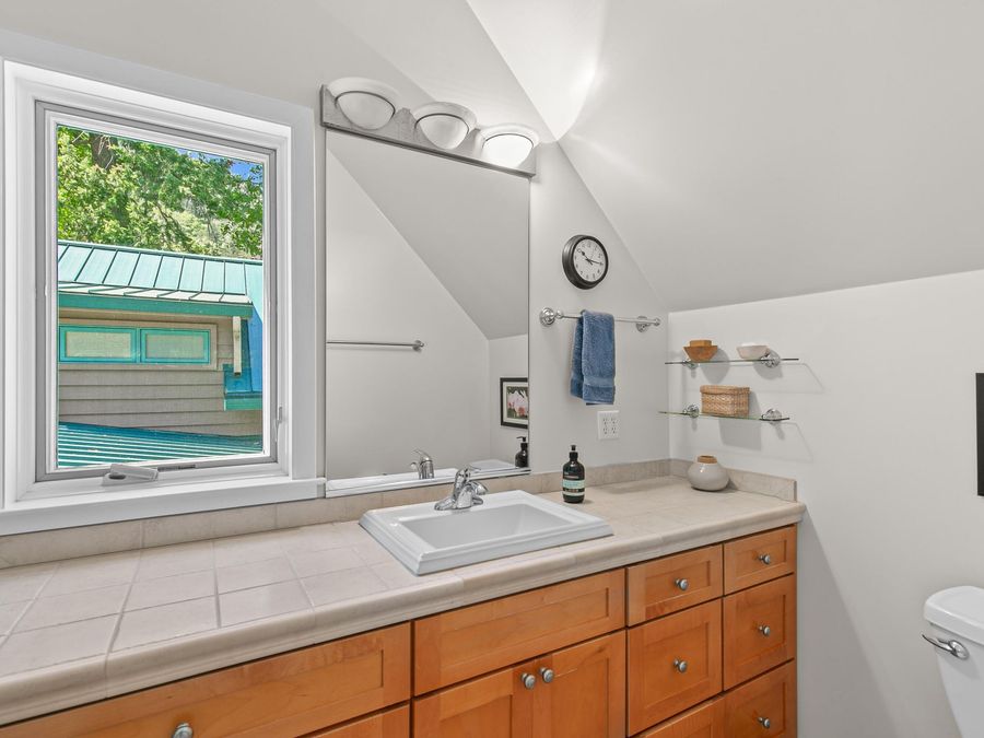 Property Image 100