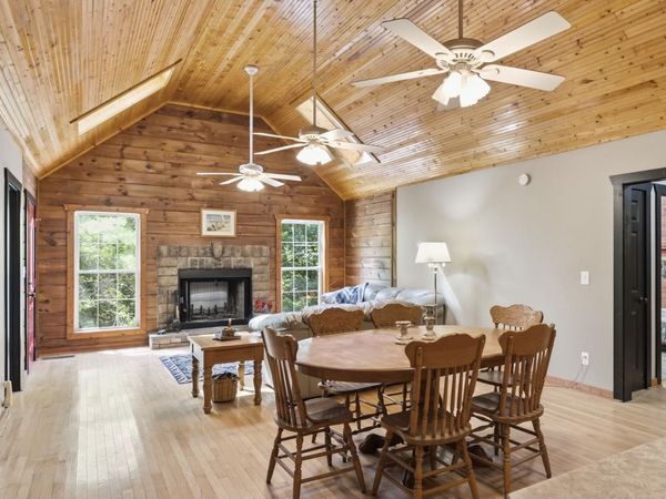 680 Lakeside Dr , Smithville, TN 37166