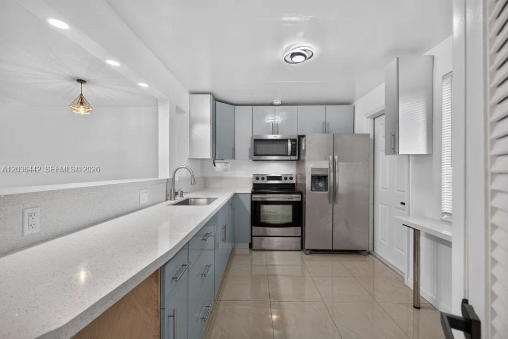 1101 NE 191st St, Unit H401, Miami, FL 33179 Photo