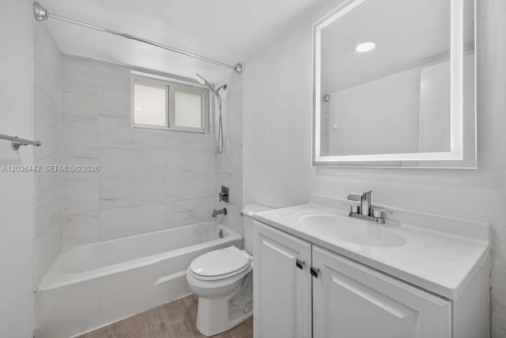 1101 NE 191st St, Unit H401, Miami, FL 33179 Photo